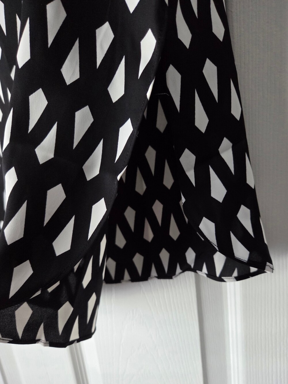 Mario Serrani Black & White Geometric Sleeveless Top Size M - Picture 6 of 11